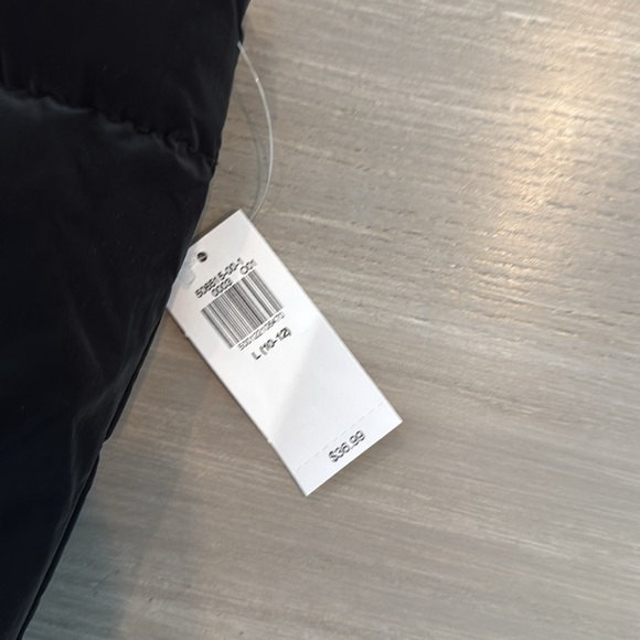 Old Navy NWT Puffy Vest in Black - Picture 3 of 4